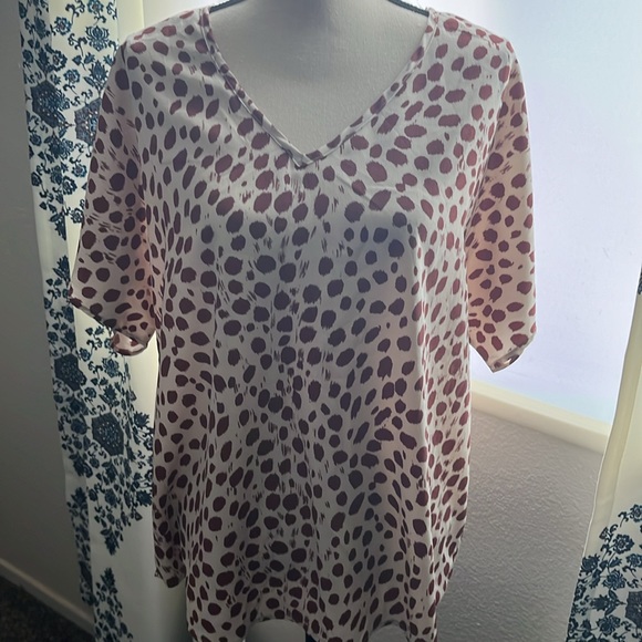 Entro V-Neck Oversized Blouse - Picture 2 of 8